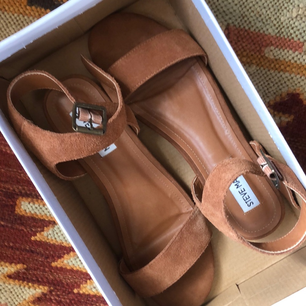 Steve Madden suede sandal small heel